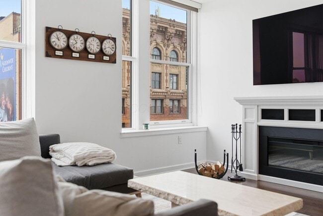 Building Photo - 145 N High St