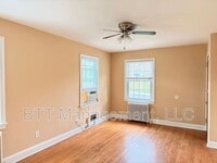 Building Photo - 8401 Greenwood Ave