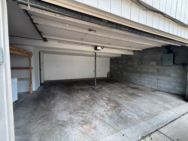 Building Photo - 2135 S 46th Ave