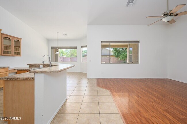 Building Photo - 3816 S Nantucket Dr