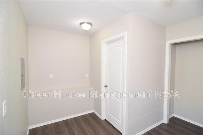 Building Photo - 117 E Veterans Pkwy