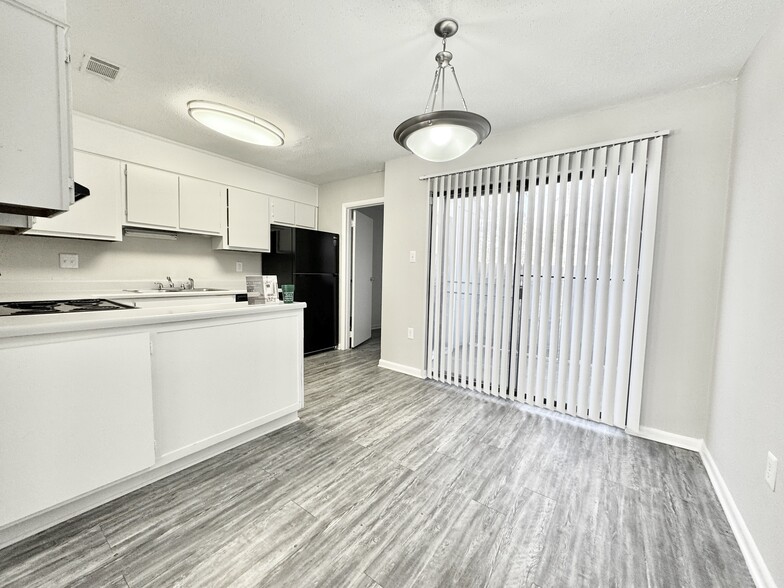 Building Photo - Oakview Place