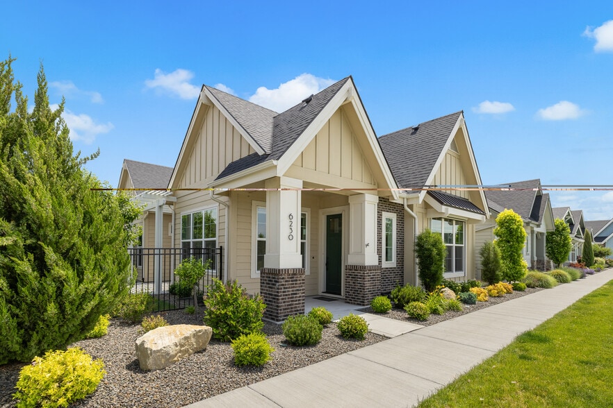 Building Photo - 6230 N Bolsena Ln