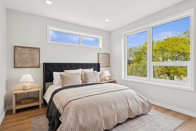 Building Photo - Forest Park - New Construction Luxury Townhomes!