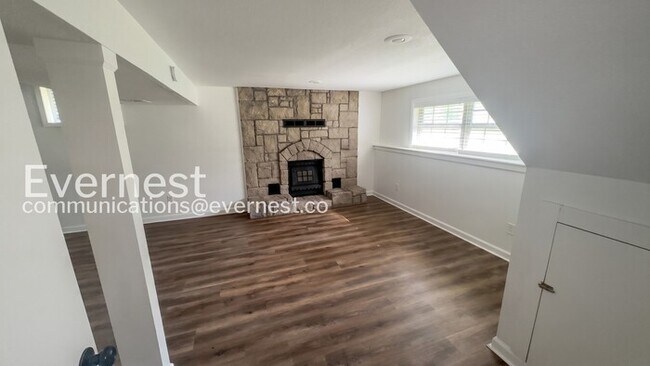 Building Photo - Beautiful 3-Bedroom Home with Modern Comforts / Pet-Friendly / Vouchers Accepted / Available Now!