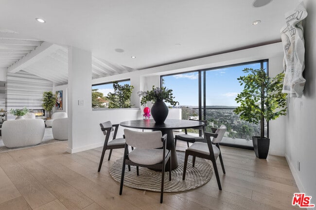 Building Photo - 2260 Maravilla Dr