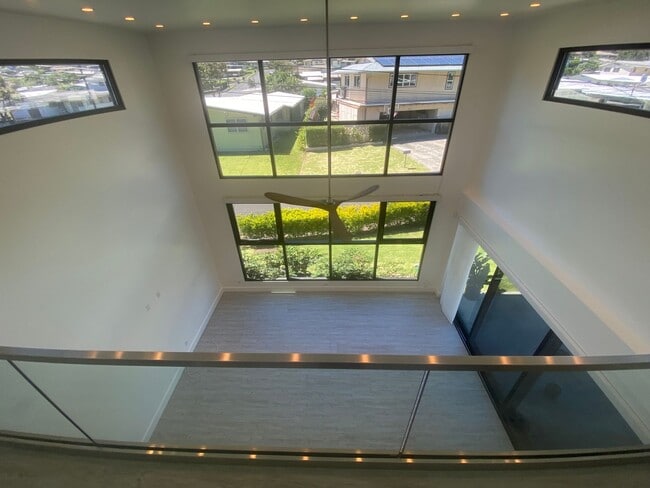 Building Photo - Manoa 5 Bedroom, 3.5 Bathroom, 2-Car Garag...