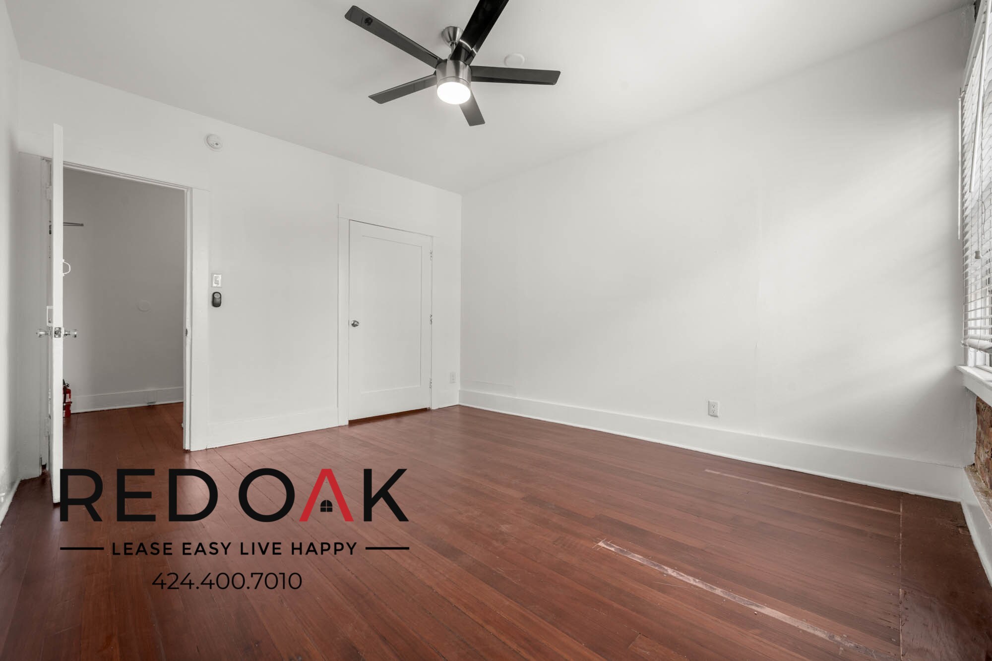 Building Photo - 1110 S Lake St