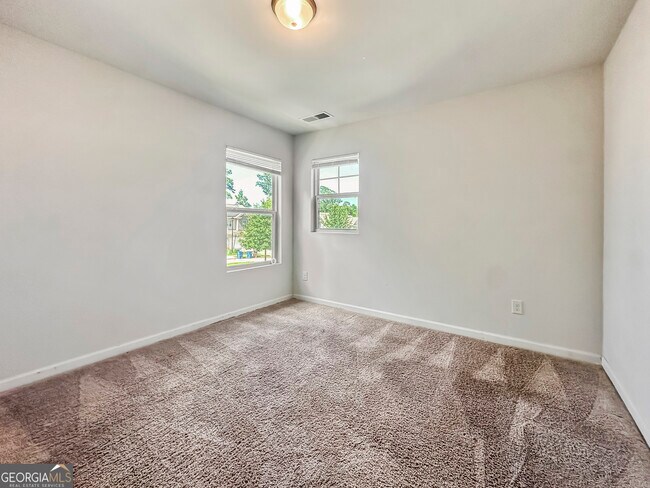 Building Photo - 206 Daisy Cir