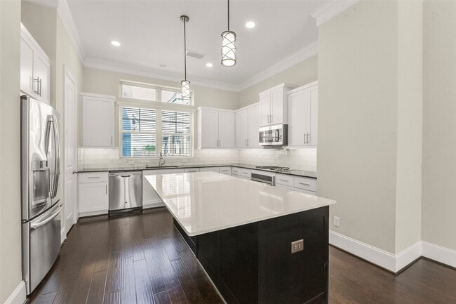 Building Photo - 734 N Shepherd Dr