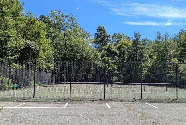 Building Photo - 76 Lionel Ave