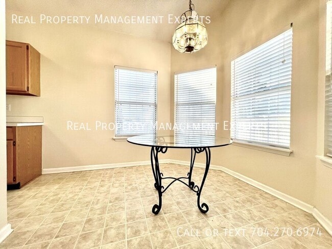 Building Photo - 109 Claremont Way