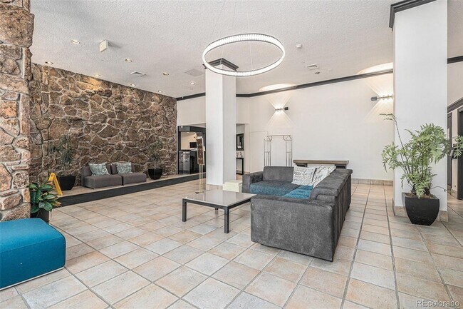 Building Photo - 1020 15th St