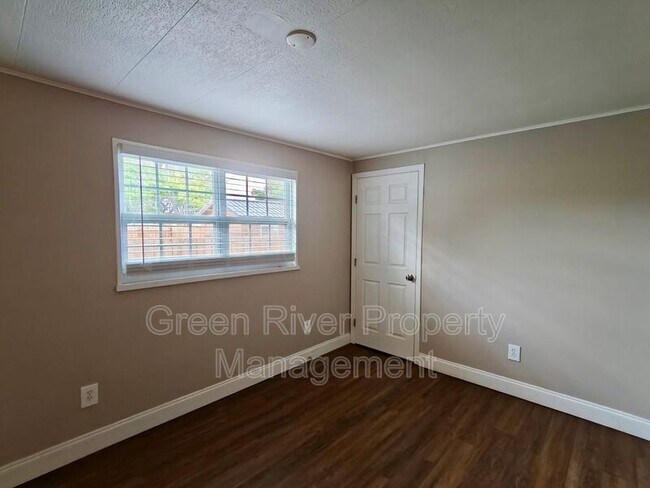 Building Photo - 146 Phoenetia Dr
