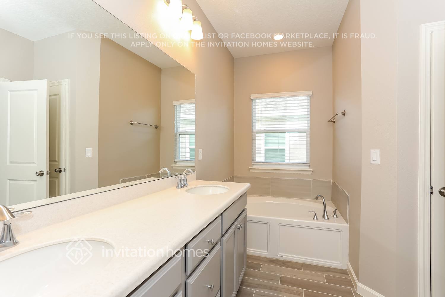Building Photo - 9914 Lemon Grass Ln