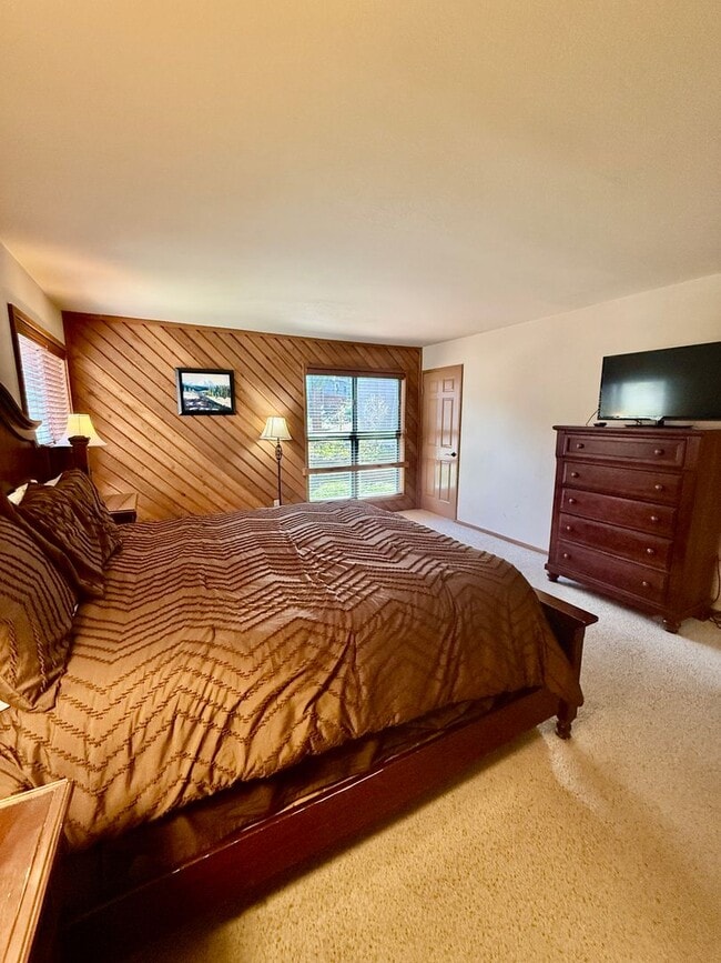 Building Photo - FOR RENT – Aspen Creek Condo in Mammoth Lakes