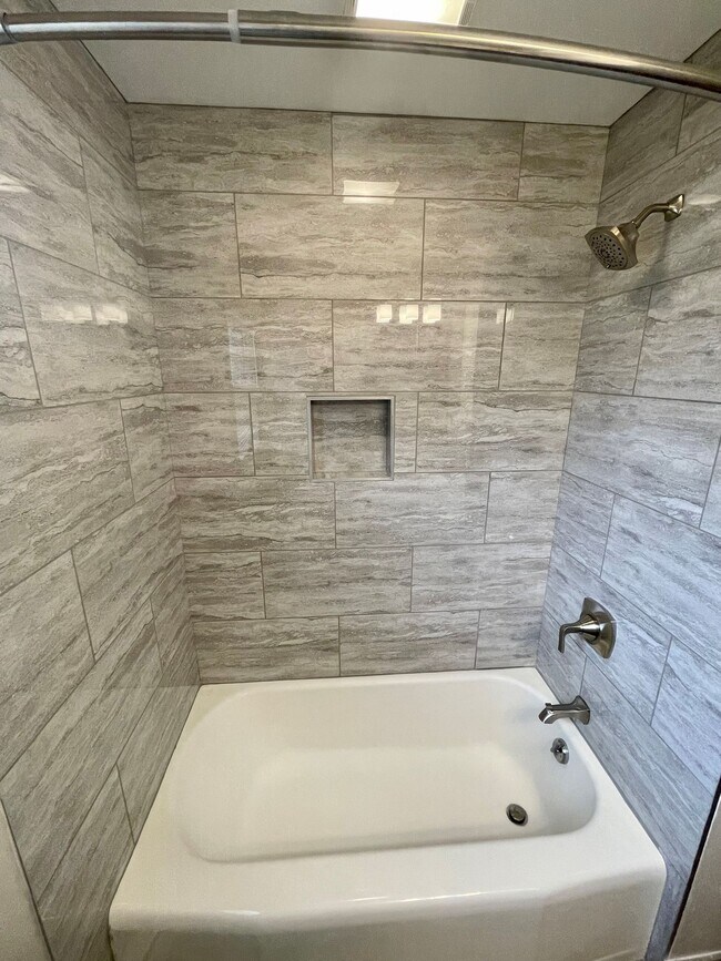 Building Photo - Nice 1bed 1bath Apartment near the Vilas Neighborhood