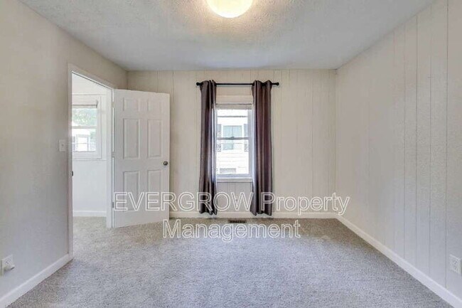 Building Photo - 321 Albany St