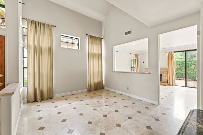 Building Photo - 471 Lorenzo Dr