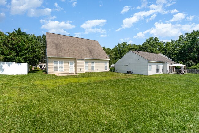 Building Photo - 6656 Blythedale Dr