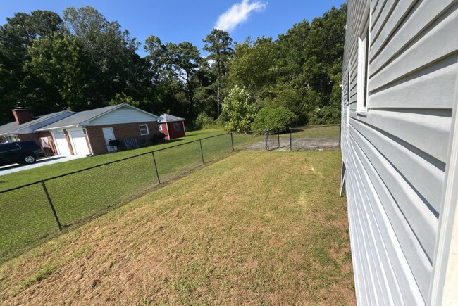 Building Photo - 42802 Higgs Ln