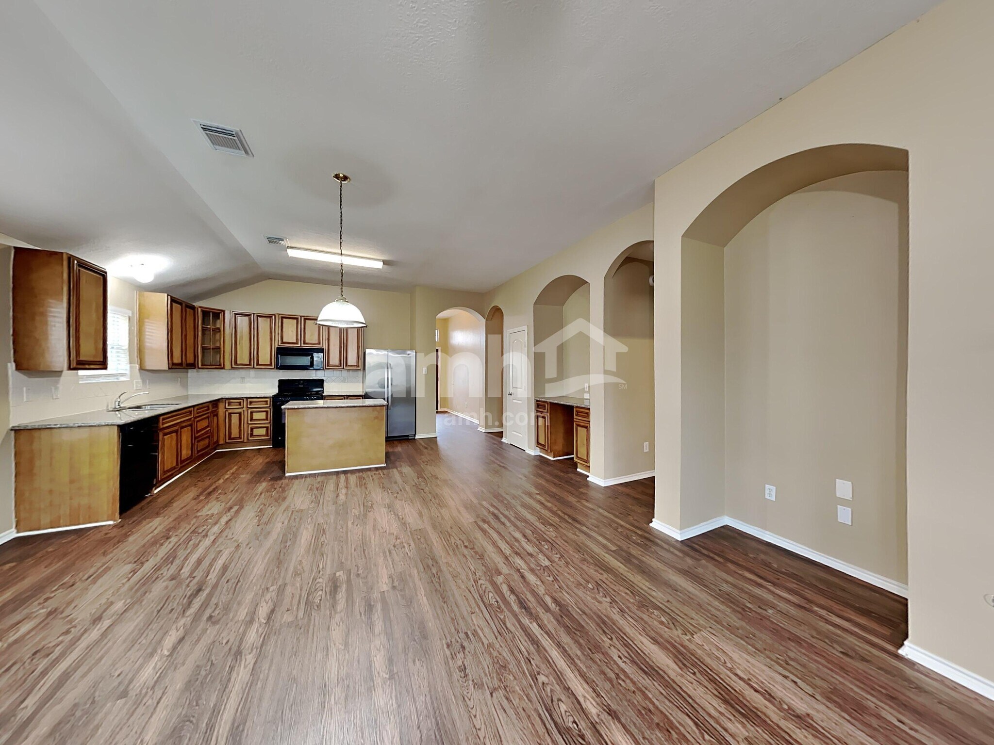 Building Photo - 1835 Manor Dr