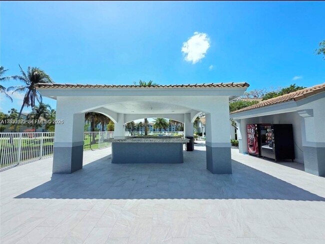 Building Photo - 2600 S University Dr