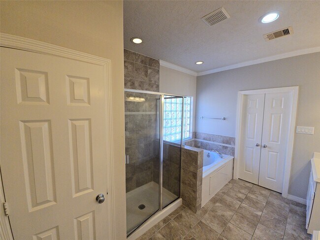 Building Photo - 1515 Olive Park