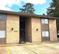 Building Photo - 1008 S Houston Ave