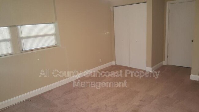 Building Photo - 5036 10th Ave N