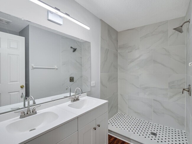 Building Photo - 91 Pebble Beach Dr