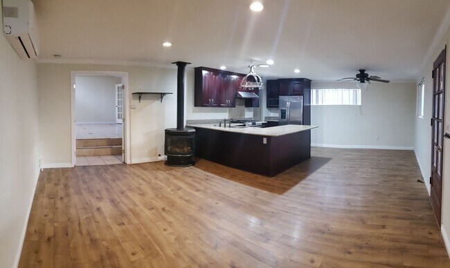 Building Photo - 3870