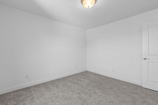 Building Photo - 429 Guethlein Dr