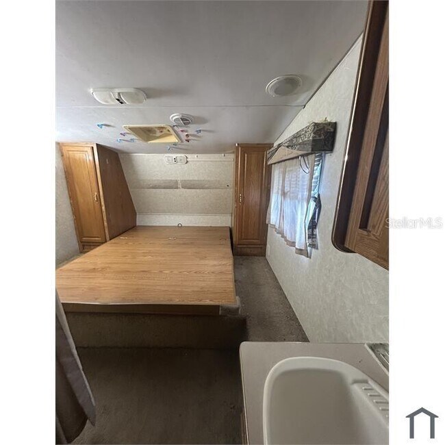 Building Photo - 3004 E Yukon St