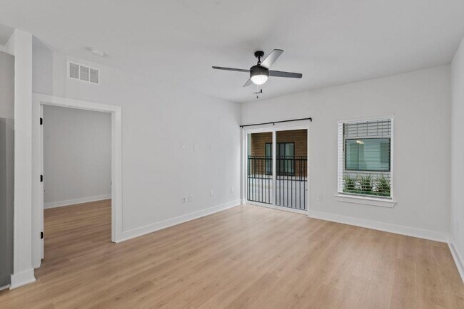 Building Photo - 2500 Longview St