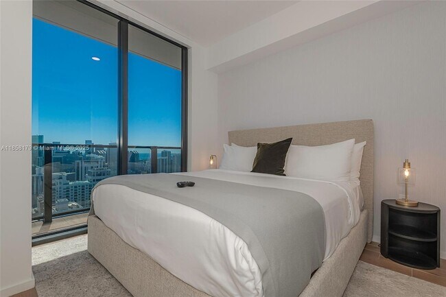 Building Photo - 398 NE 5th St