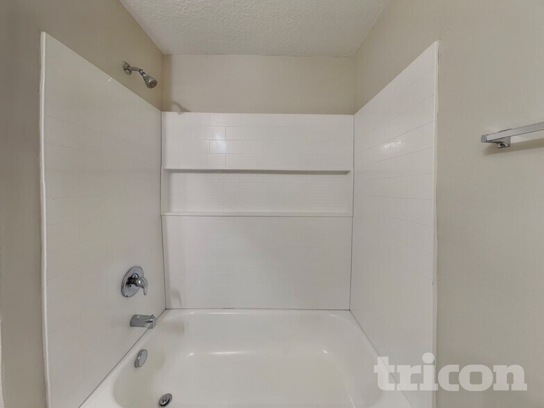 Building Photo - 1130 Alloway Ave