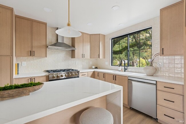 Building Photo - 735 Hunt Ave