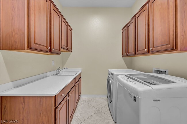 Building Photo - 2357 Wisconsin Dells Dr