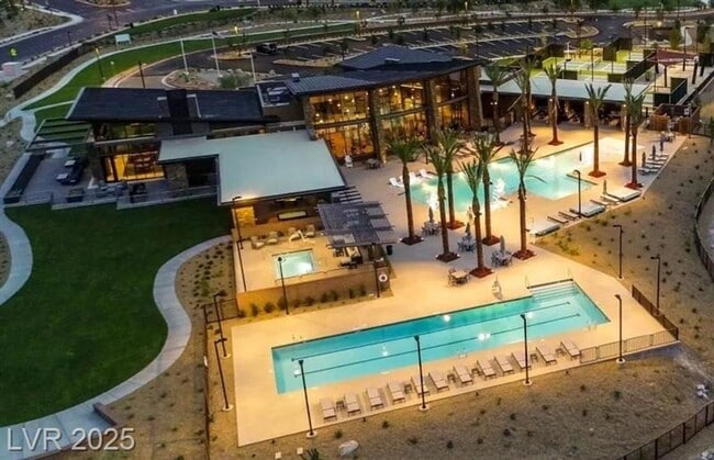 Building Photo - Stunning 5Bed/4.5 Bath home located in a prestigious guard gated community in Summerlin