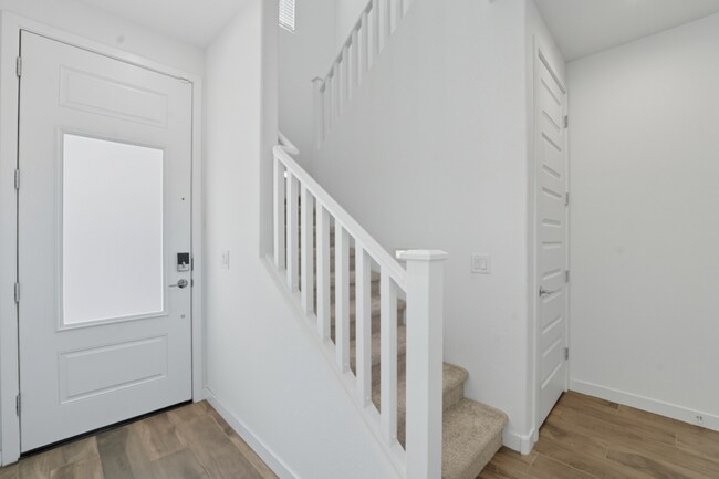 Building Photo - Like Brand New Luxurious Modern 3 Bedroom 2 Bath Townhome in Warner Meadow – Rare Rental Opportun...