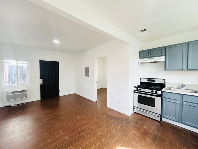 Building Photo - 13035 San Fernando Rd