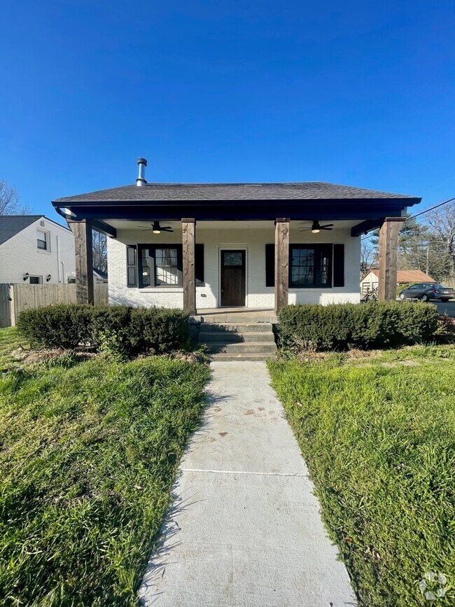 Building Photo - Charming 5 Bed, 3 Bath Home in the Heart o...