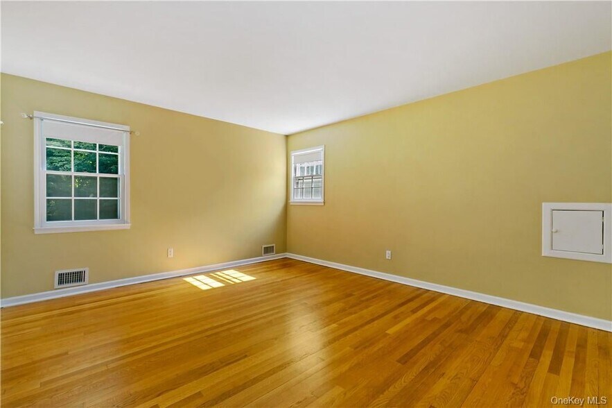 Building Photo - 46 Hemlock Dr