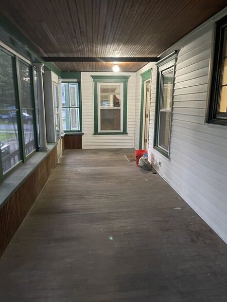 Porch 1 - 60 Summer St