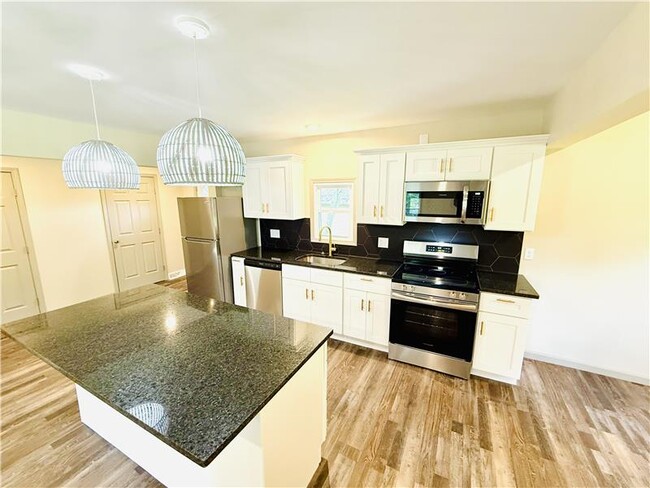 Building Photo - 466 Efts Ln