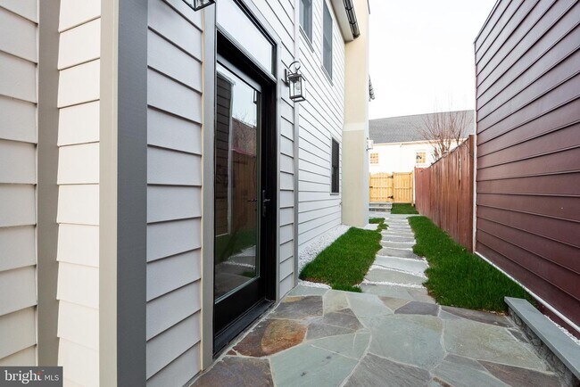 Building Photo - 309 N Patrick St