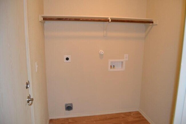 Building Photo - 10730 Goose Way