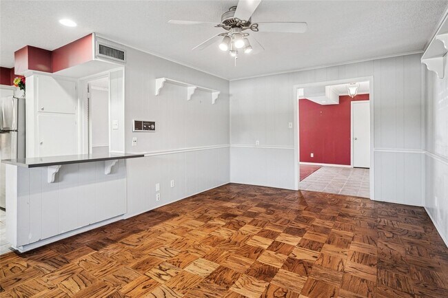 Building Photo - 6037 Sandhurst Ln
