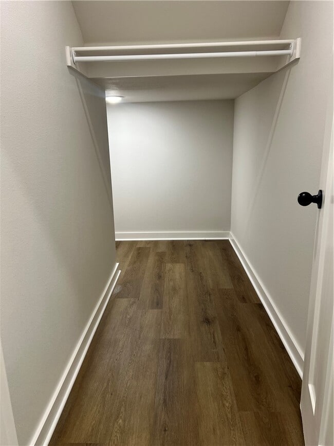 Building Photo - 570 Cosmos St